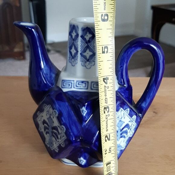 Vintage small blue and white oriental tea pot. - Picture 6 of 7